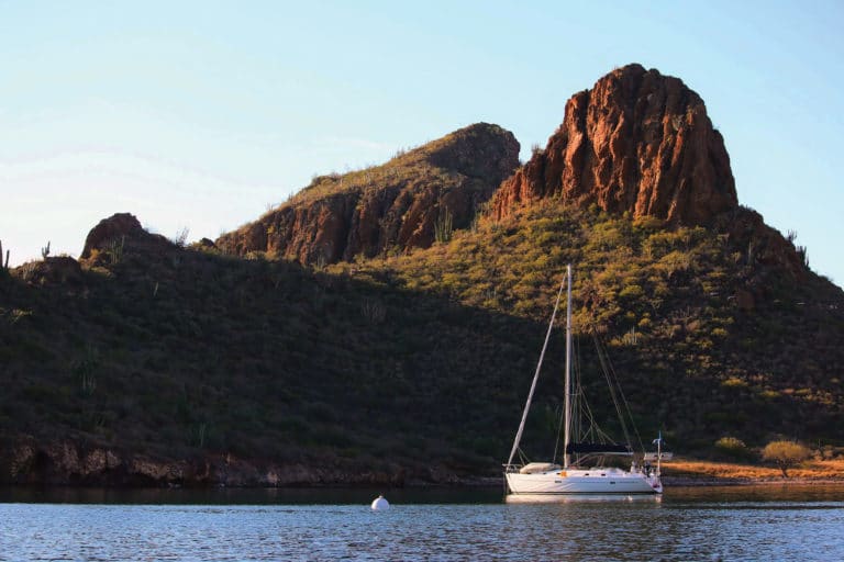 Bahía San Carlos rock formations